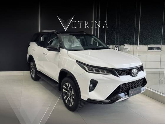 TOYOTA HILUX SW4 2.8 D-4D TURBO DIESEL DIAMOND 7L 4X4 AUTOMÁTICO